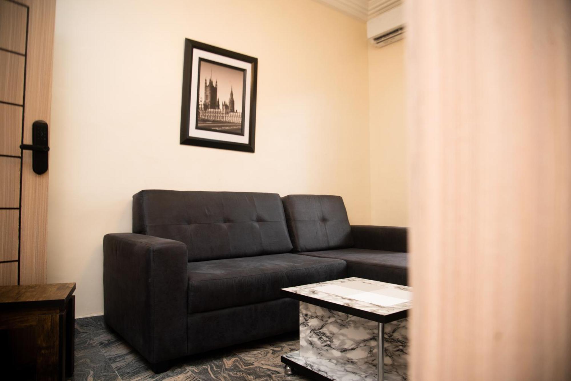 Aylesbury Homes Luxury Apartments Леккі Екстер'єр фото