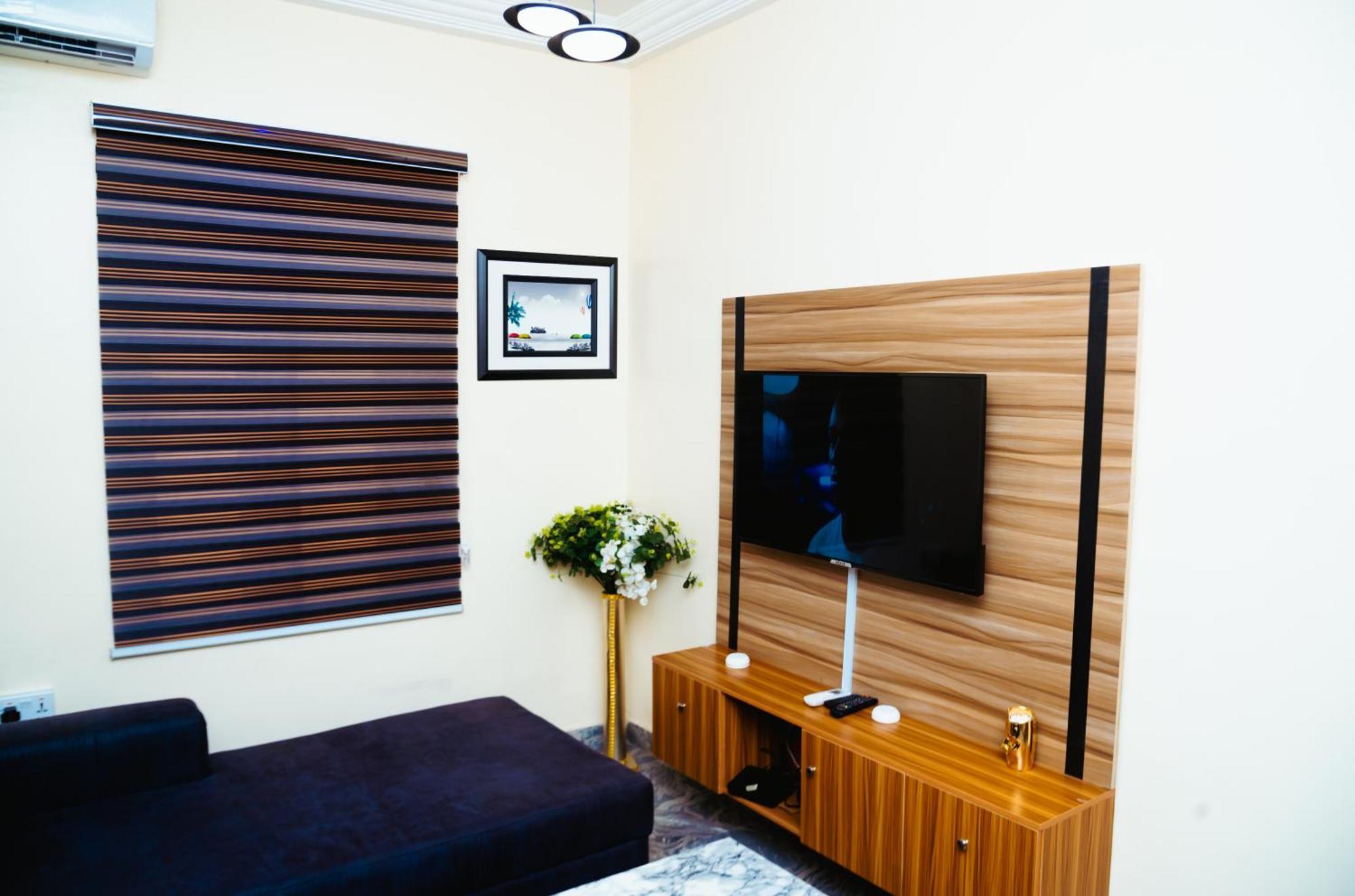 Aylesbury Homes Luxury Apartments Леккі Екстер'єр фото